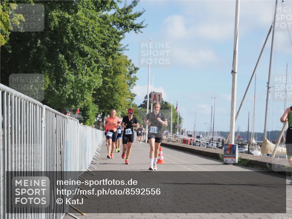 17.08.2025 - KN Förde Triathlon 2025 KatJ http://msf.ph/oto/8592556 17.08.2025 10:20:14 Laufen 110, 117, 235, 241 meine-sportfotos.de