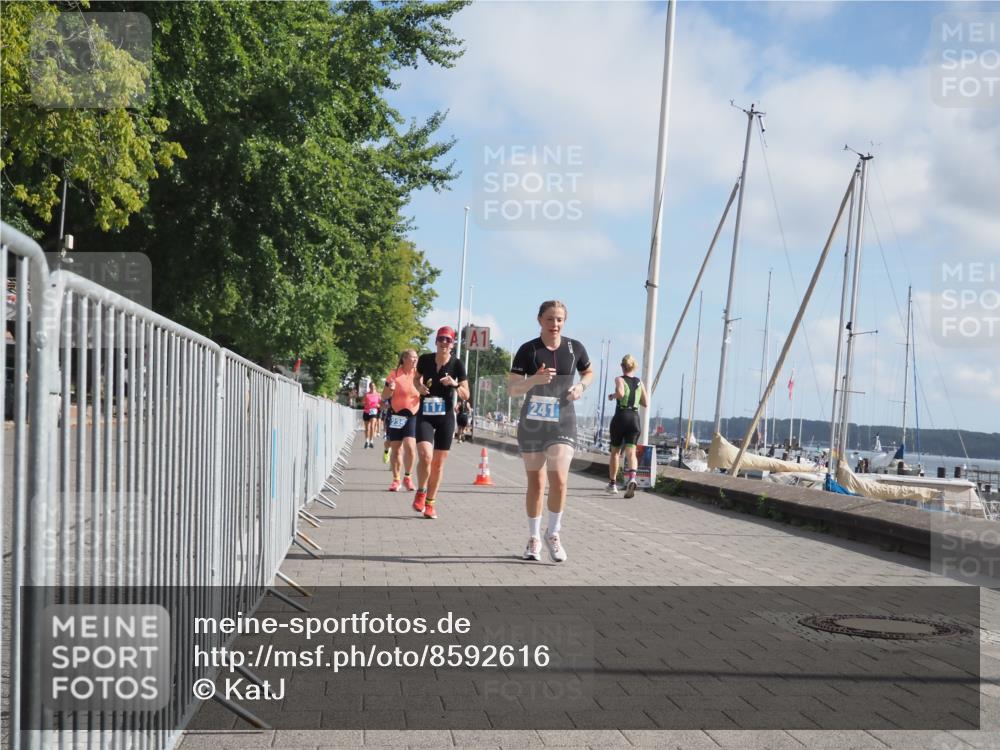 17.08.2025 - KN Förde Triathlon 2025 KatJ http://msf.ph/oto/8592616 17.08.2025 10:20:16 Laufen 110, 117, 235, 241 meine-sportfotos.de