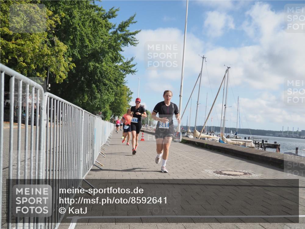 17.08.2025 - KN Förde Triathlon 2025 KatJ http://msf.ph/oto/8592641 17.08.2025 10:20:17 Laufen 110, 117, 235, 241 meine-sportfotos.de