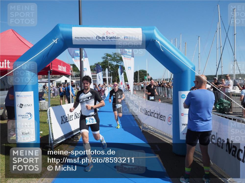 17.08.2025 - KN Förde Triathlon 2025 MichiJ http://msf.ph/oto/8593211 17.08.2025 12:00:15 Laufen 267, 269 meine-sportfotos.de