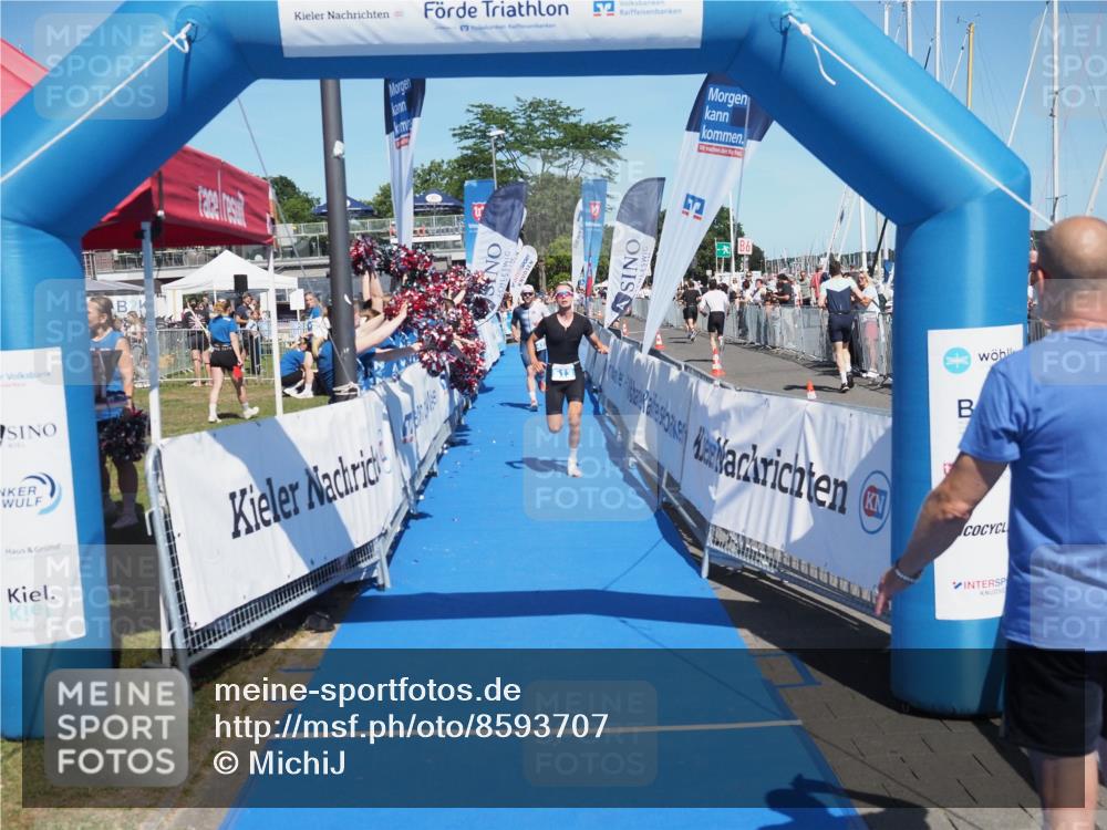 17.08.2025 - KN Förde Triathlon 2025 MichiJ http://msf.ph/oto/8593707 17.08.2025 13:54:07 Laufen 437, 513 meine-sportfotos.de