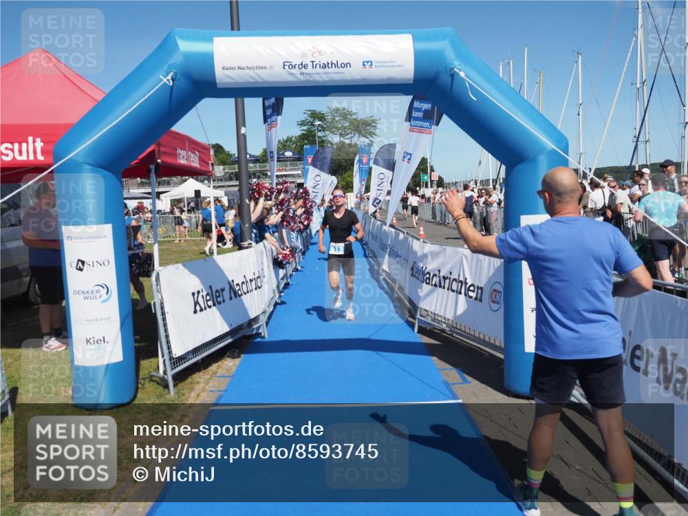 17.08.2025 - KN Förde Triathlon 2025 MichiJ http://msf.ph/oto/8593745 17.08.2025 13:54:08 Laufen 437, 513 meine-sportfotos.de