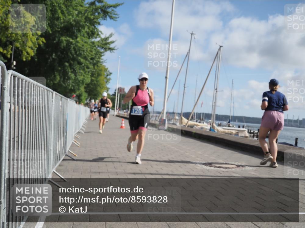 17.08.2025 - KN Förde Triathlon 2025 KatJ http://msf.ph/oto/8593828 17.08.2025 10:21:54 Laufen 120, 126, 148, 224, 250 meine-sportfotos.de