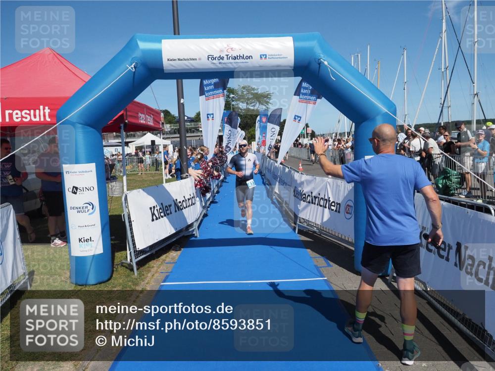 17.08.2025 - KN Förde Triathlon 2025 MichiJ http://msf.ph/oto/8593851 17.08.2025 13:54:10 Laufen 437, 513 meine-sportfotos.de