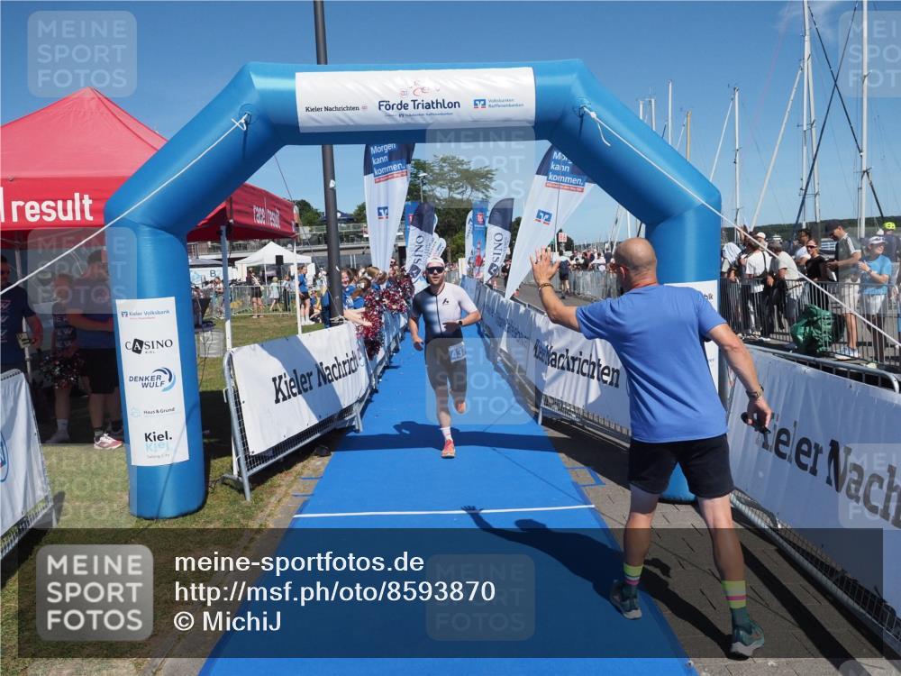 17.08.2025 - KN Förde Triathlon 2025 MichiJ http://msf.ph/oto/8593870 17.08.2025 13:54:10 Laufen 437, 513 meine-sportfotos.de