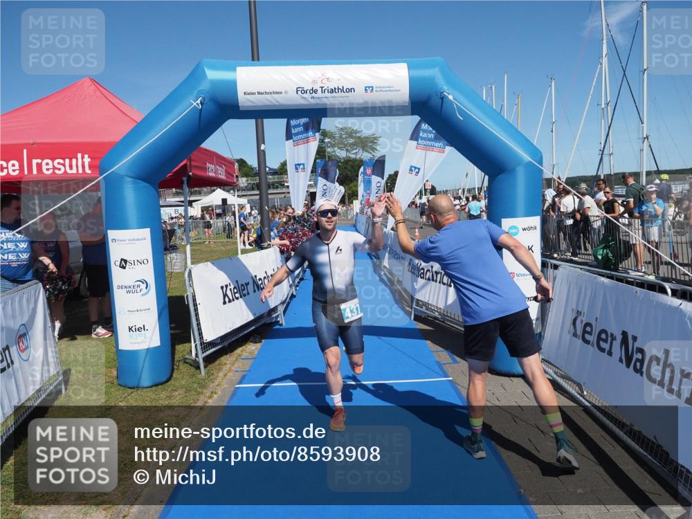 17.08.2025 - KN Förde Triathlon 2025 MichiJ http://msf.ph/oto/8593908 17.08.2025 13:54:11 Laufen 437, 513 meine-sportfotos.de