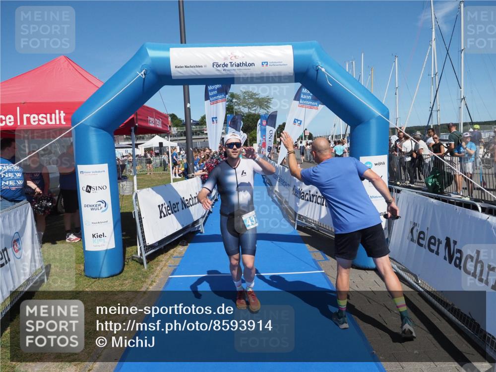 17.08.2025 - KN Förde Triathlon 2025 MichiJ http://msf.ph/oto/8593914 17.08.2025 13:54:11 Laufen 437, 513 meine-sportfotos.de