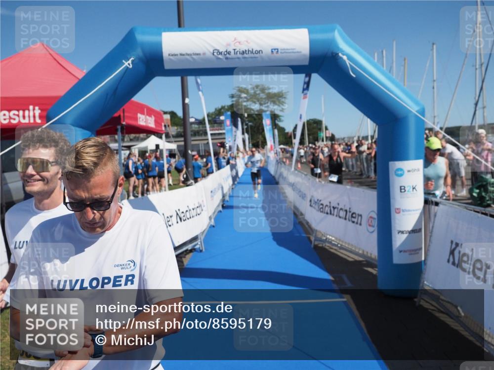 17.08.2025 - KN Förde Triathlon 2025 MichiJ http://msf.ph/oto/8595179 17.08.2025 12:04:01 Laufen 307, 608 meine-sportfotos.de