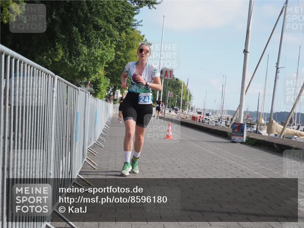 17.08.2025 - KN Förde Triathlon 2025 KatJ http://msf.ph/oto/8596180 17.08.2025 10:25:34 Laufen 242, 244 meine-sportfotos.de