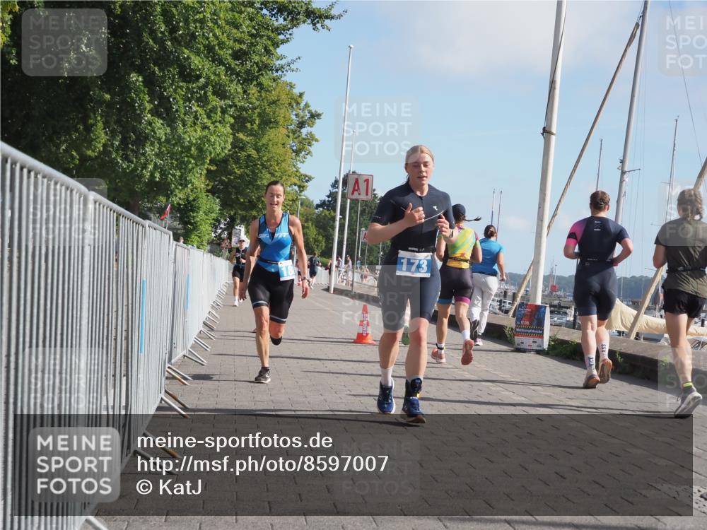 17.08.2025 - KN Förde Triathlon 2025 KatJ http://msf.ph/oto/8597007 17.08.2025 10:26:55 Laufen 173, 180, 211 meine-sportfotos.de