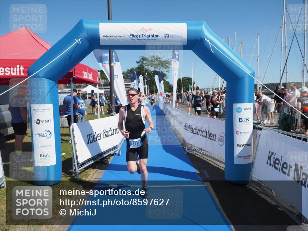 17.08.2025 - KN Förde Triathlon 2025 MichiJ http://msf.ph/oto/8597627 17.08.2025 12:08:03 Laufen 303, 319 meine-sportfotos.de