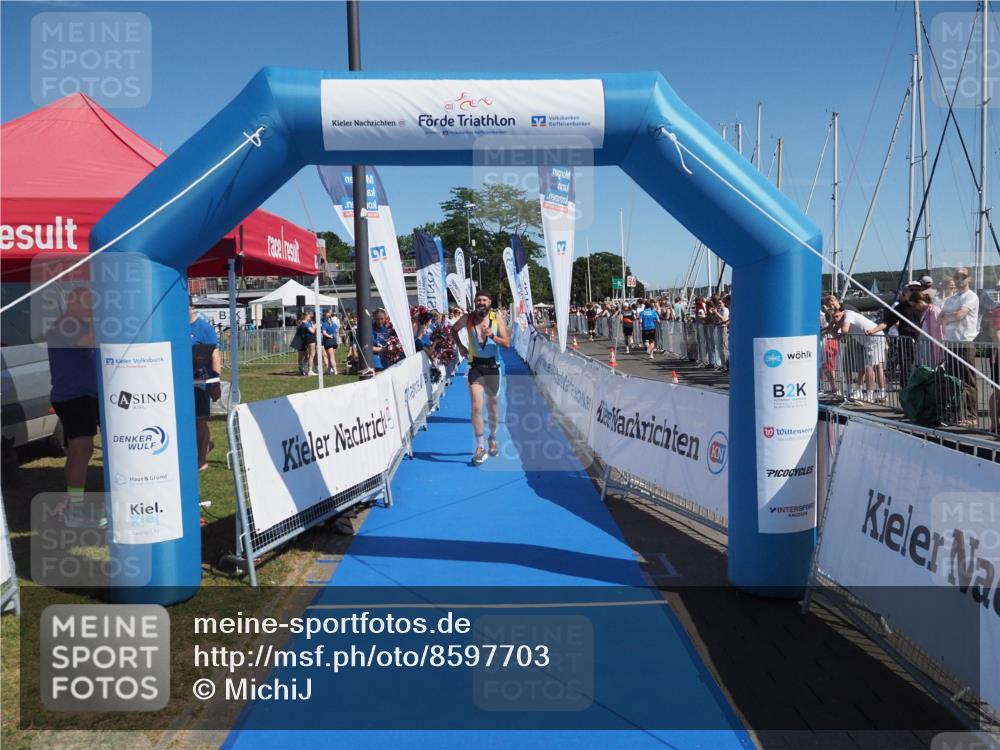 17.08.2025 - KN Förde Triathlon 2025 MichiJ http://msf.ph/oto/8597703 17.08.2025 12:08:11 Laufen 310, 319 meine-sportfotos.de