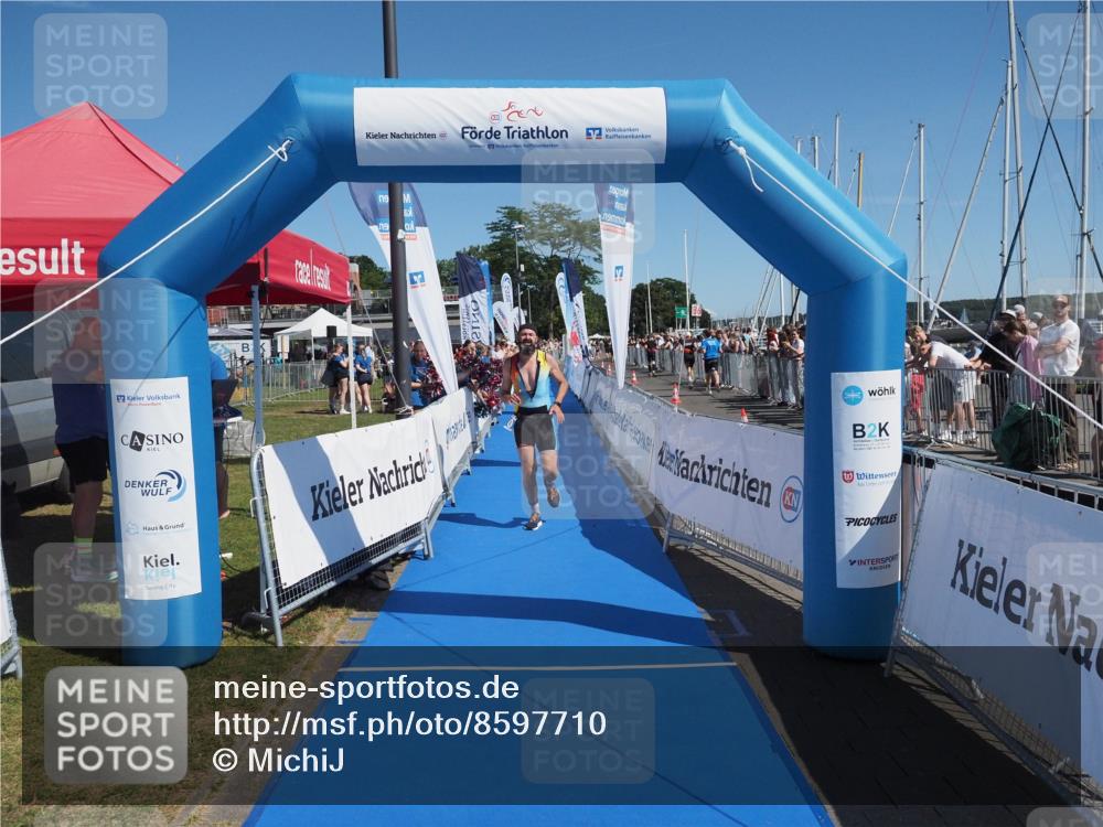 17.08.2025 - KN Förde Triathlon 2025 MichiJ http://msf.ph/oto/8597710 17.08.2025 12:08:11 Laufen 310, 319 meine-sportfotos.de
