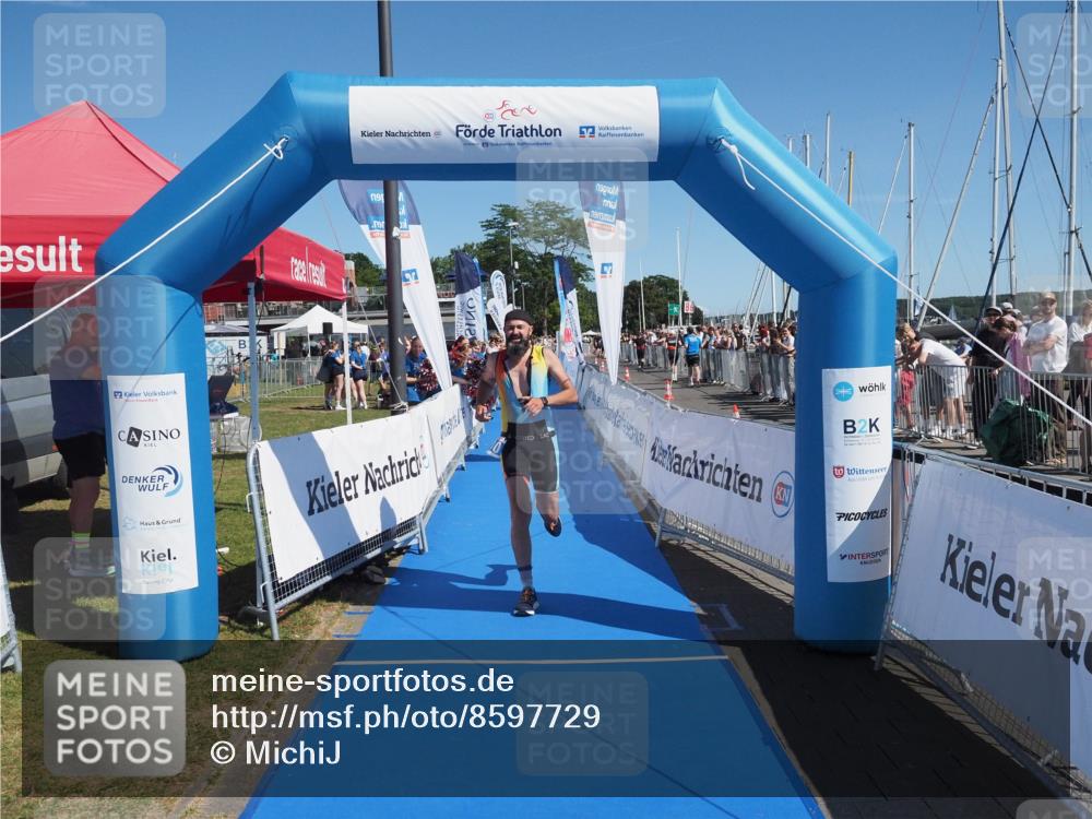 17.08.2025 - KN Förde Triathlon 2025 MichiJ http://msf.ph/oto/8597729 17.08.2025 12:08:12 Laufen 310, 319 meine-sportfotos.de