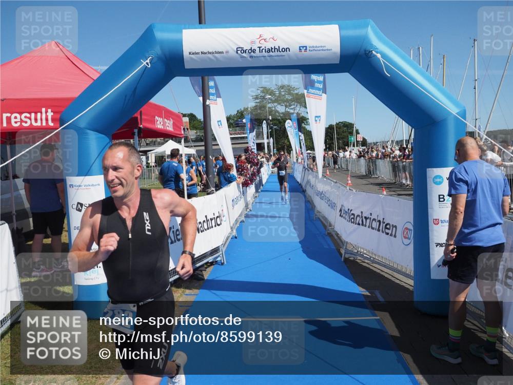 17.08.2025 - KN Förde Triathlon 2025 MichiJ http://msf.ph/oto/8599139 17.08.2025 12:13:39 Laufen 282, 324 meine-sportfotos.de