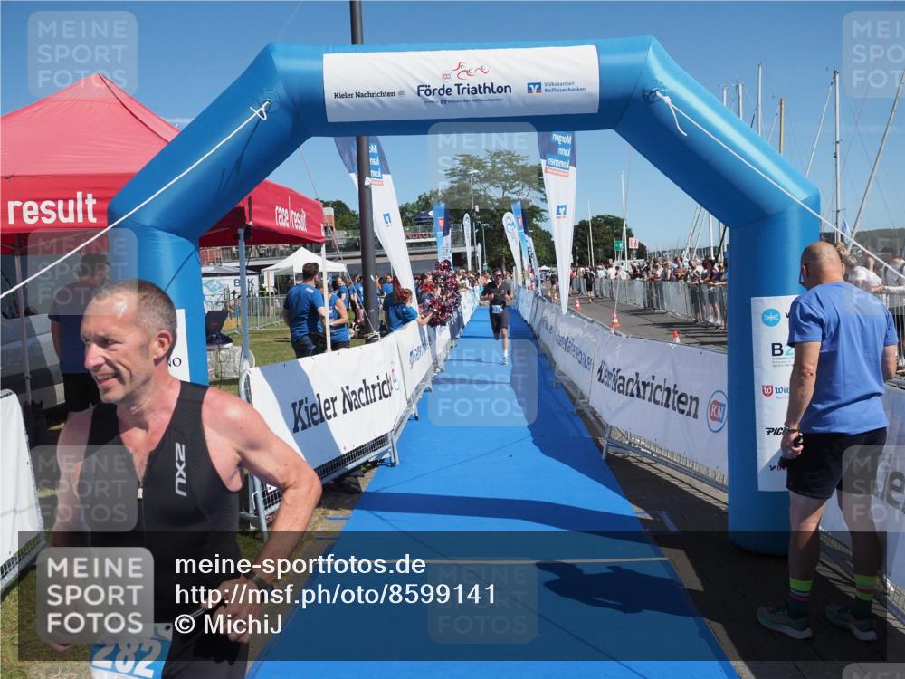 17.08.2025 - KN Förde Triathlon 2025 MichiJ http://msf.ph/oto/8599141 17.08.2025 12:13:39 Laufen 282, 324 meine-sportfotos.de