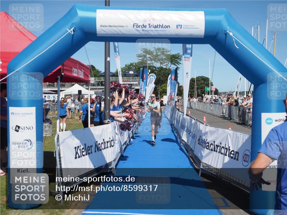 17.08.2025 - KN Förde Triathlon 2025 MichiJ http://msf.ph/oto/8599317 17.08.2025 14:03:39 Laufen 494, 546 meine-sportfotos.de