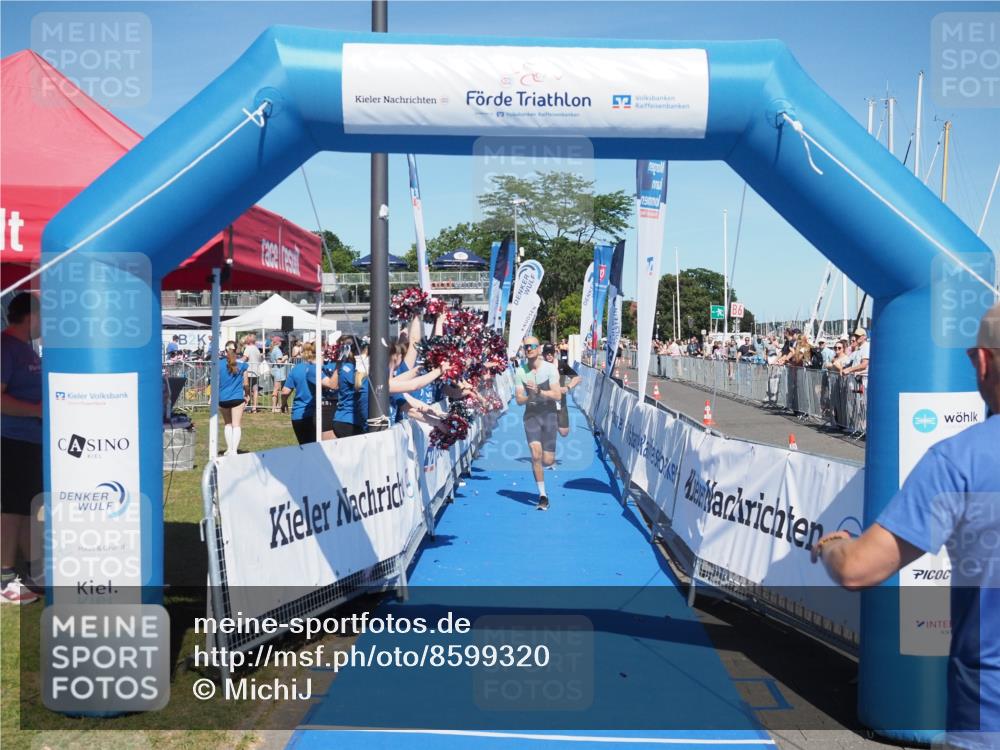 17.08.2025 - KN Förde Triathlon 2025 MichiJ http://msf.ph/oto/8599320 17.08.2025 14:03:39 Laufen 494, 546 meine-sportfotos.de