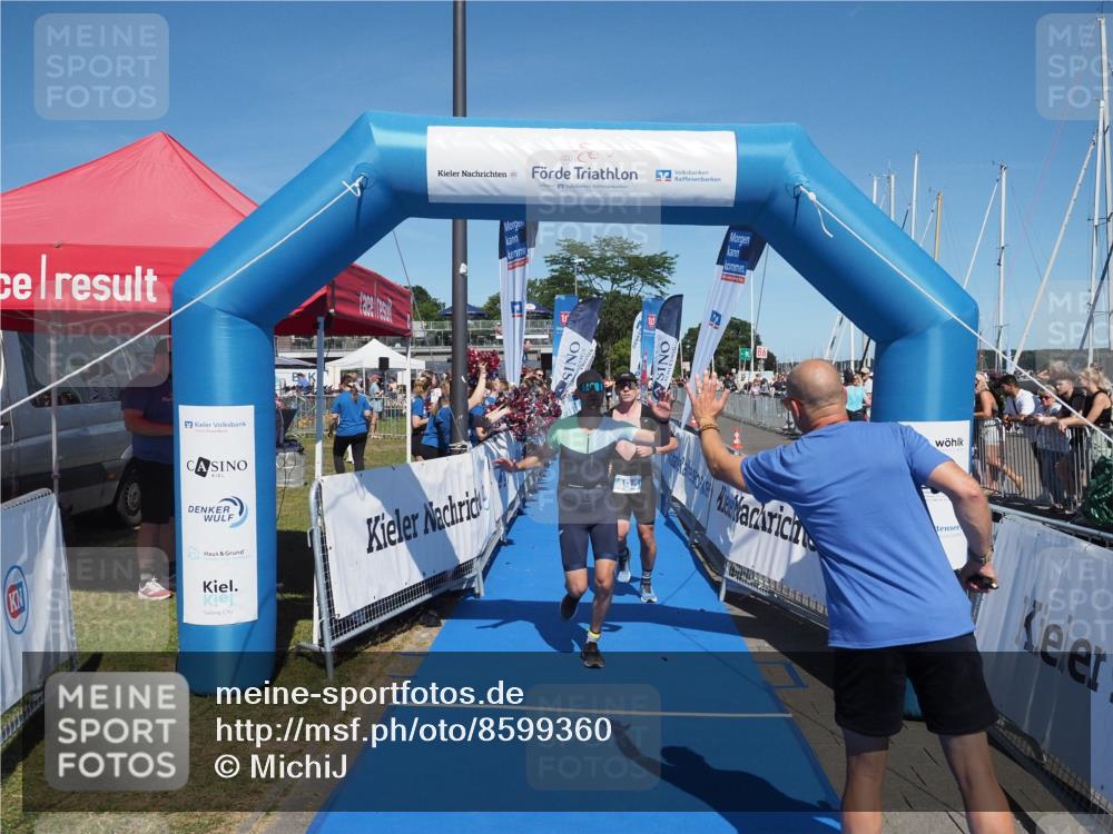 17.08.2025 - KN Förde Triathlon 2025 MichiJ http://msf.ph/oto/8599360 17.08.2025 14:03:41 Laufen 494, 546 meine-sportfotos.de