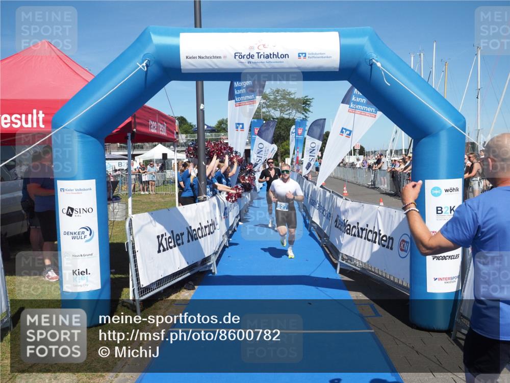 17.08.2025 - KN Förde Triathlon 2025 MichiJ http://msf.ph/oto/8600782 17.08.2025 14:05:58 Laufen 517, 527 meine-sportfotos.de