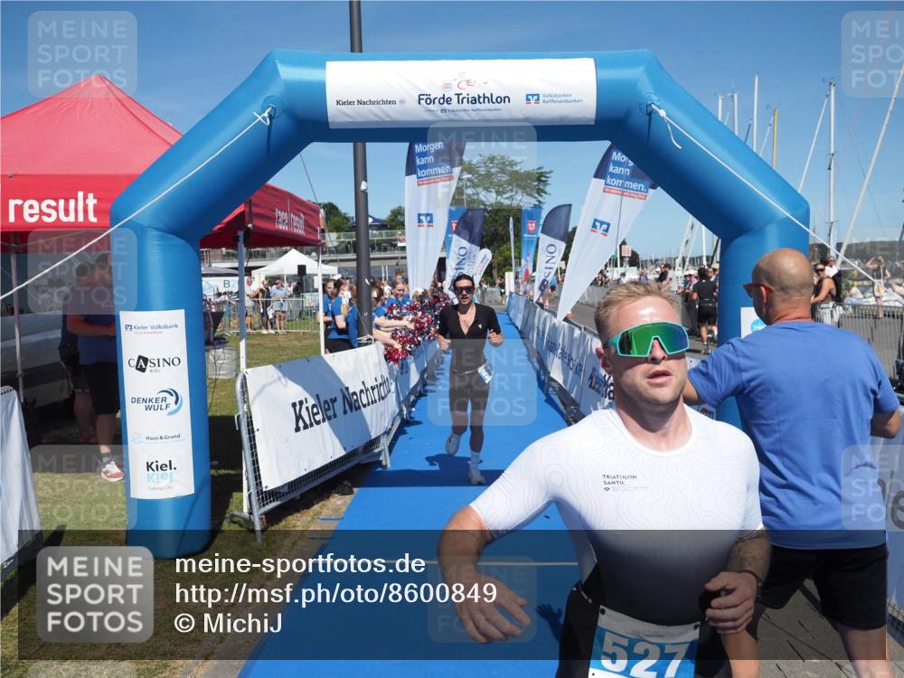 17.08.2025 - KN Förde Triathlon 2025 MichiJ http://msf.ph/oto/8600849 17.08.2025 14:06:00 Laufen 517, 527 meine-sportfotos.de