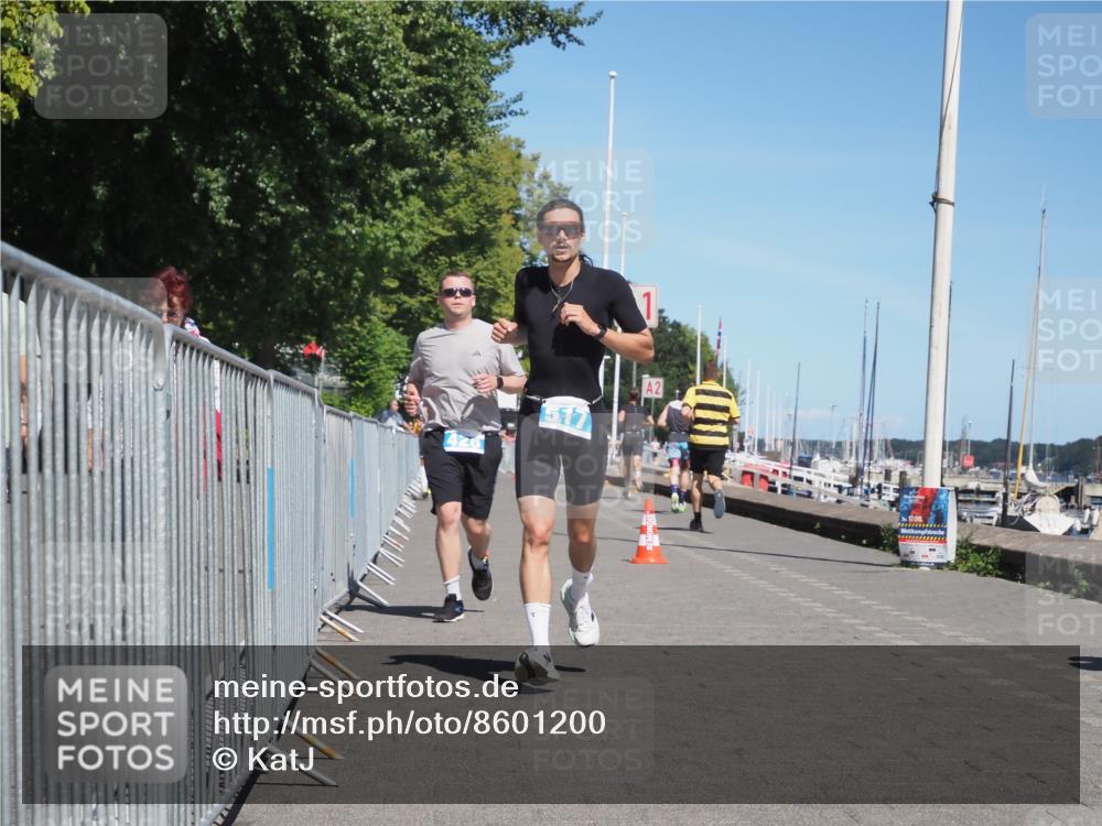 17.08.2025 - KN Förde Triathlon 2025 KatJ http://msf.ph/oto/8601200 17.08.2025 13:42:36 Laufen 426, 517 meine-sportfotos.de