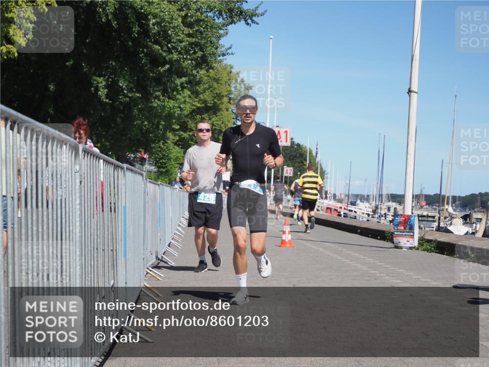17.08.2025 - KN Förde Triathlon 2025 KatJ http://msf.ph/oto/8601203 17.08.2025 13:42:36 Laufen 426, 517 meine-sportfotos.de
