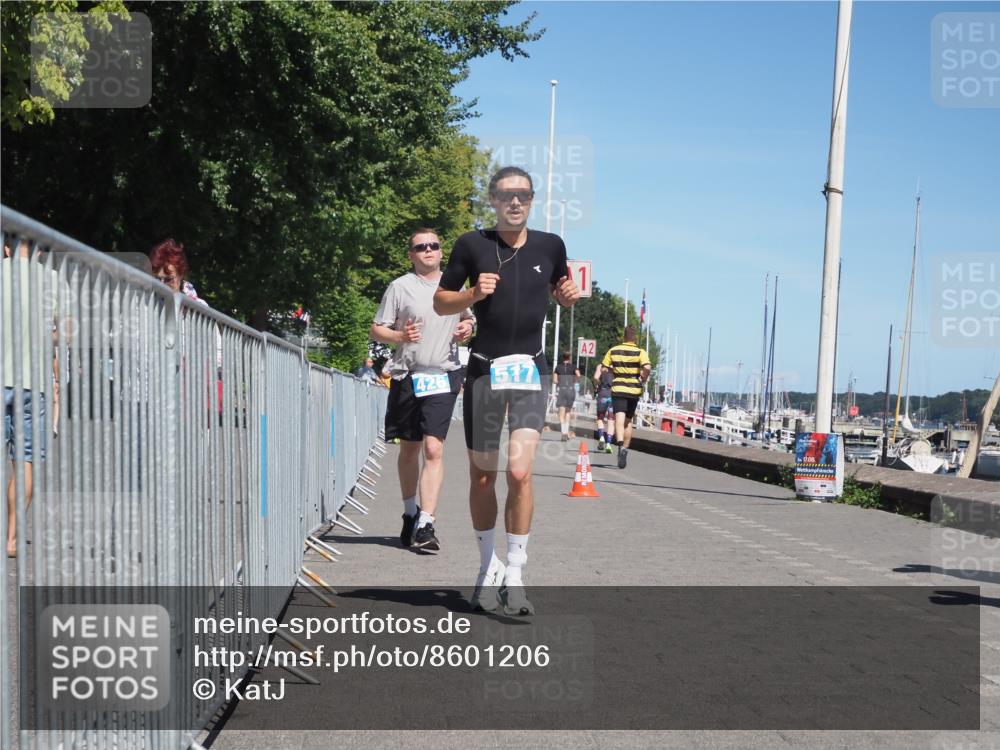 17.08.2025 - KN Förde Triathlon 2025 KatJ http://msf.ph/oto/8601206 17.08.2025 13:42:36 Laufen 426, 517 meine-sportfotos.de