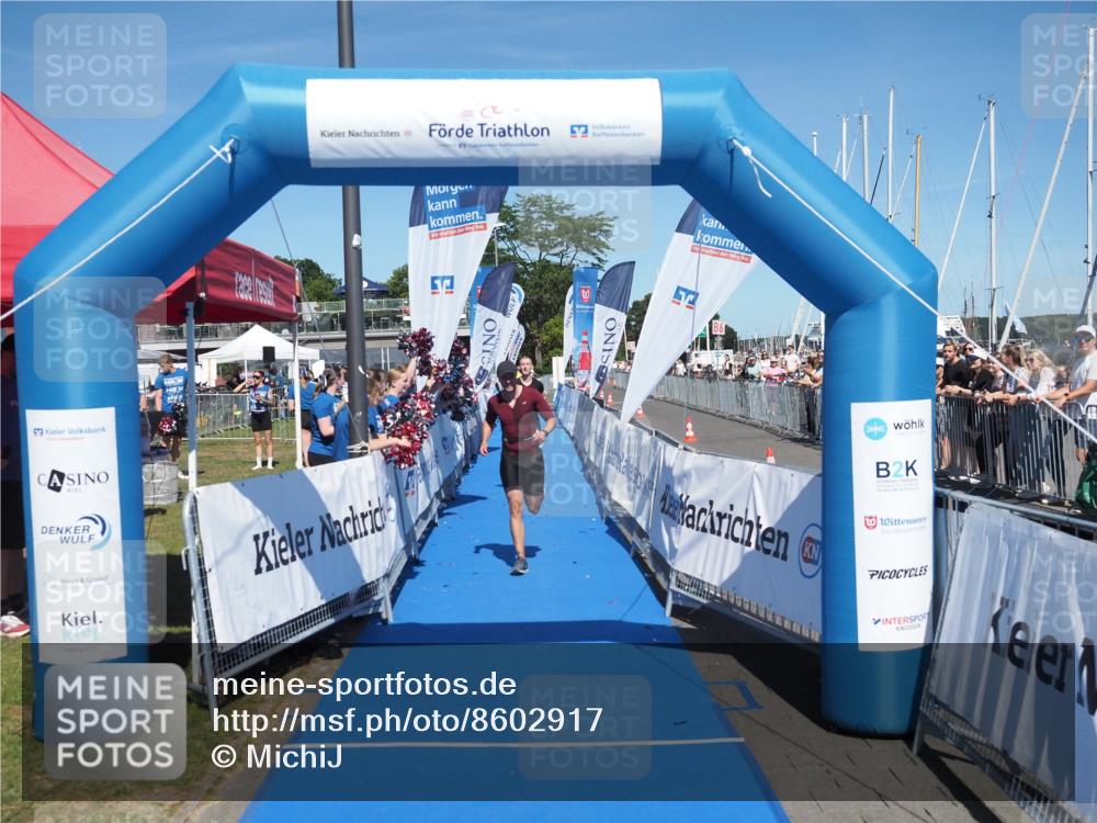 17.08.2025 - KN Förde Triathlon 2025 MichiJ http://msf.ph/oto/8602917 17.08.2025 14:14:15 Laufen 523, 531 meine-sportfotos.de