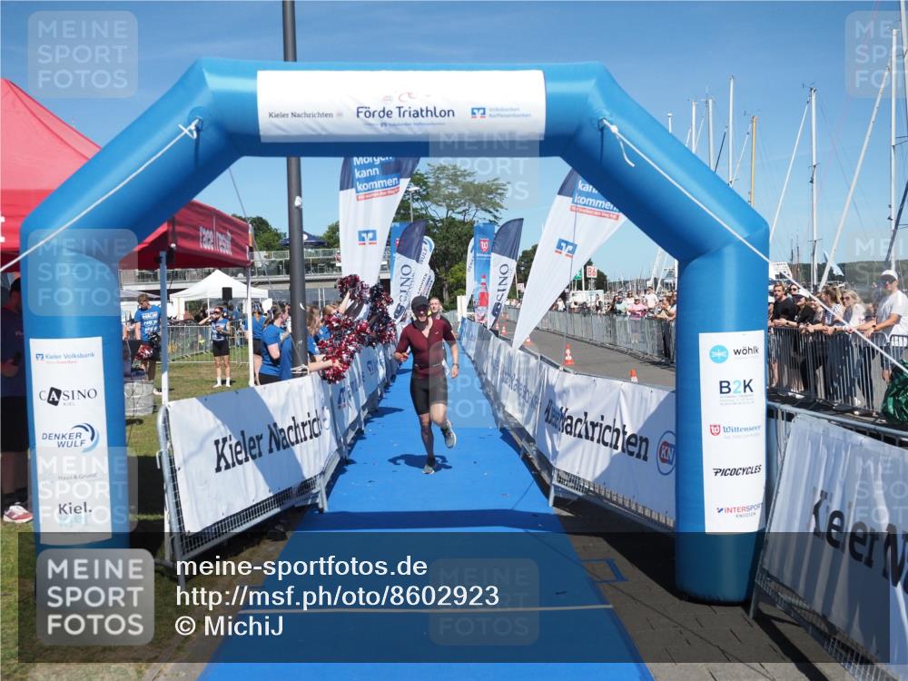 17.08.2025 - KN Förde Triathlon 2025 MichiJ http://msf.ph/oto/8602923 17.08.2025 14:14:15 Laufen 523, 531 meine-sportfotos.de