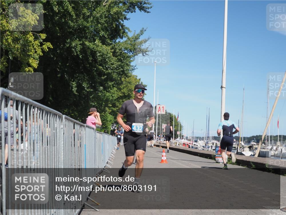17.08.2025 - KN Förde Triathlon 2025 KatJ http://msf.ph/oto/8603191 17.08.2025 13:45:27 Laufen 411, 432, 479 meine-sportfotos.de