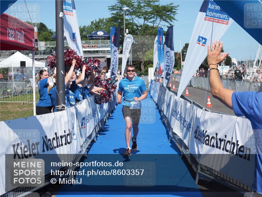 17.08.2025 - KN Förde Triathlon 2025 MichiJ http://msf.ph/oto/8603357 17.08.2025 14:15:22 Laufen 492, 534 meine-sportfotos.de