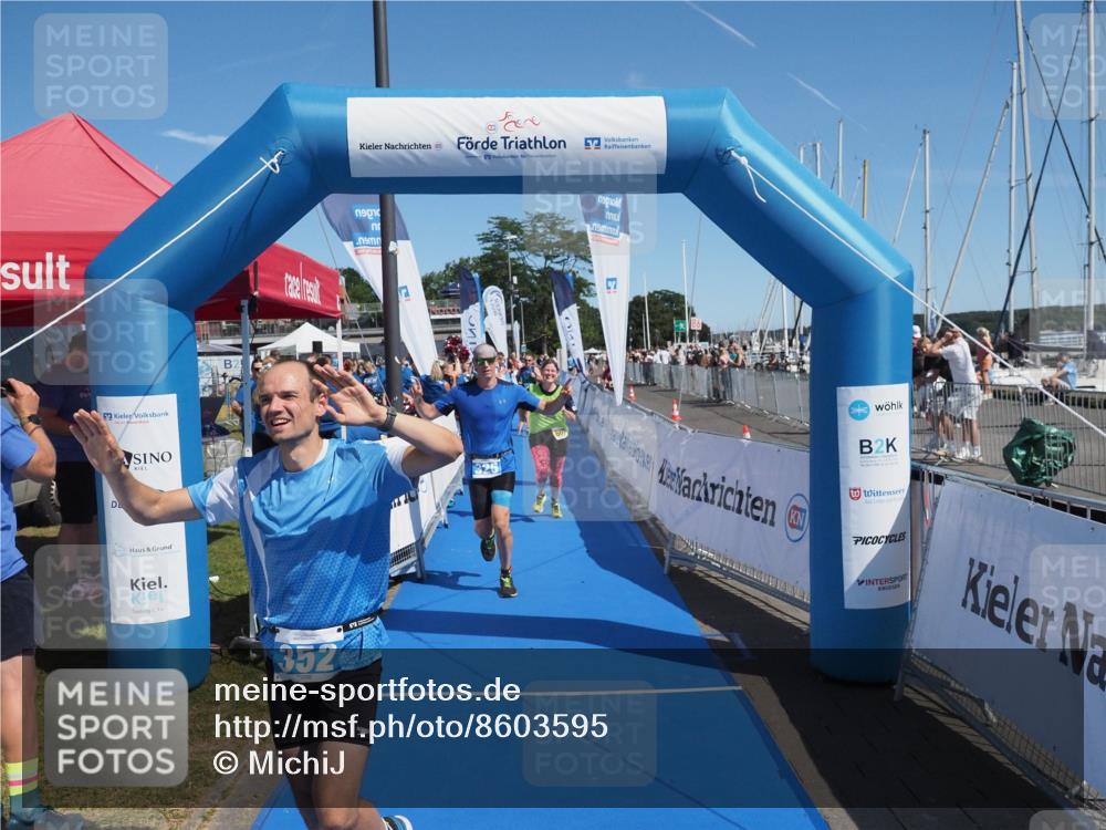 17.08.2025 - KN Förde Triathlon 2025 MichiJ http://msf.ph/oto/8603595 17.08.2025 12:20:24 Laufen 325, 352, 364, 607 meine-sportfotos.de