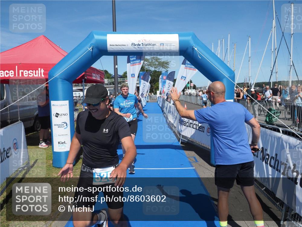 17.08.2025 - KN Förde Triathlon 2025 MichiJ http://msf.ph/oto/8603602 17.08.2025 14:18:07 Laufen 495, 526 meine-sportfotos.de