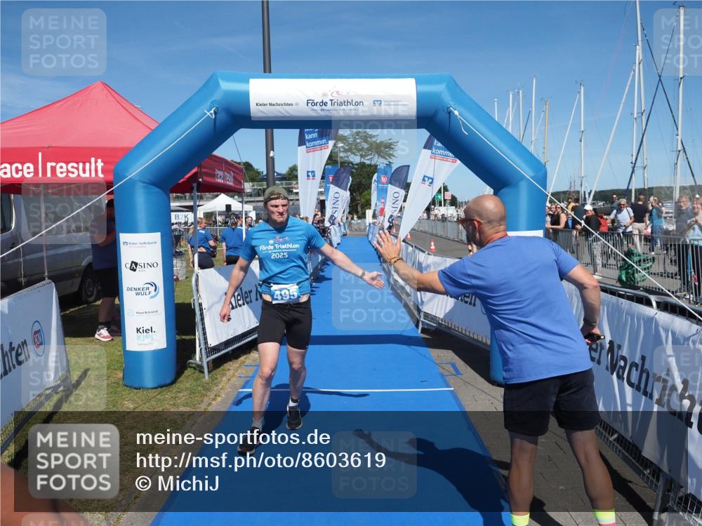 17.08.2025 - KN Förde Triathlon 2025 MichiJ http://msf.ph/oto/8603619 17.08.2025 14:18:08 Laufen 495, 526 meine-sportfotos.de