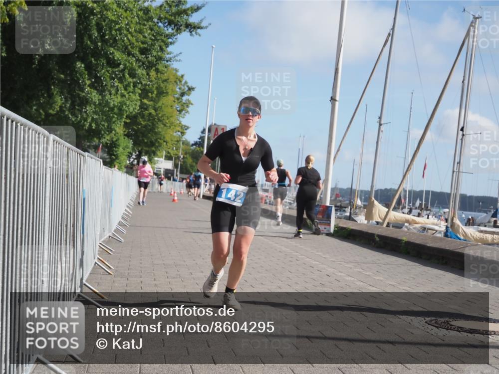 17.08.2025 - KN Förde Triathlon 2025 KatJ http://msf.ph/oto/8604295 17.08.2025 10:27:20 Laufen 142 meine-sportfotos.de