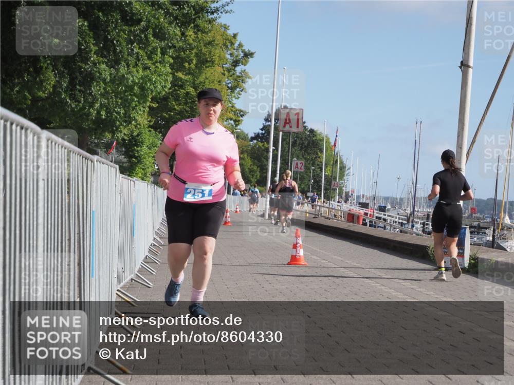 17.08.2025 - KN Förde Triathlon 2025 KatJ http://msf.ph/oto/8604330 17.08.2025 10:27:31 Laufen 131, 251 meine-sportfotos.de