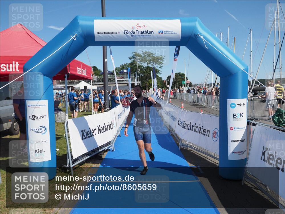 17.08.2025 - KN Förde Triathlon 2025 MichiJ http://msf.ph/oto/8605659 17.08.2025 12:22:10 Laufen 311, 334 meine-sportfotos.de