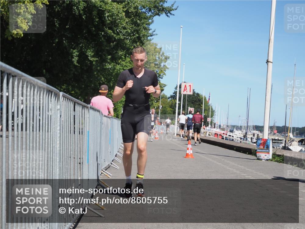 17.08.2025 - KN Förde Triathlon 2025 KatJ http://msf.ph/oto/8605755 17.08.2025 13:49:02 Laufen 453, 531 meine-sportfotos.de