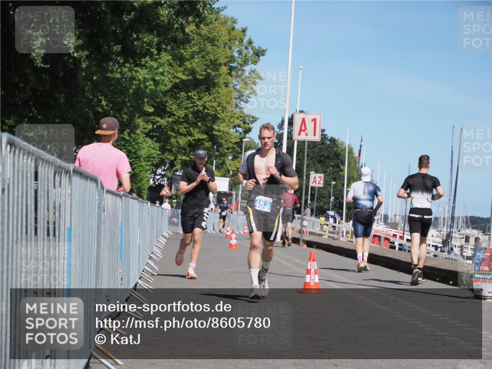 17.08.2025 - KN Förde Triathlon 2025 KatJ http://msf.ph/oto/8605780 17.08.2025 13:49:07 Laufen 453, 508 meine-sportfotos.de