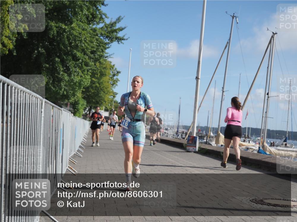 17.08.2025 - KN Förde Triathlon 2025 KatJ http://msf.ph/oto/8606301 17.08.2025 10:31:09 Laufen 216, 231 meine-sportfotos.de