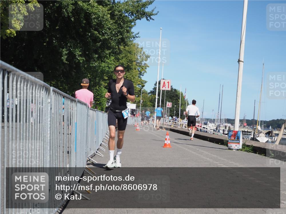 17.08.2025 - KN Förde Triathlon 2025 KatJ http://msf.ph/oto/8606978 17.08.2025 13:51:11 Laufen 395, 517 meine-sportfotos.de