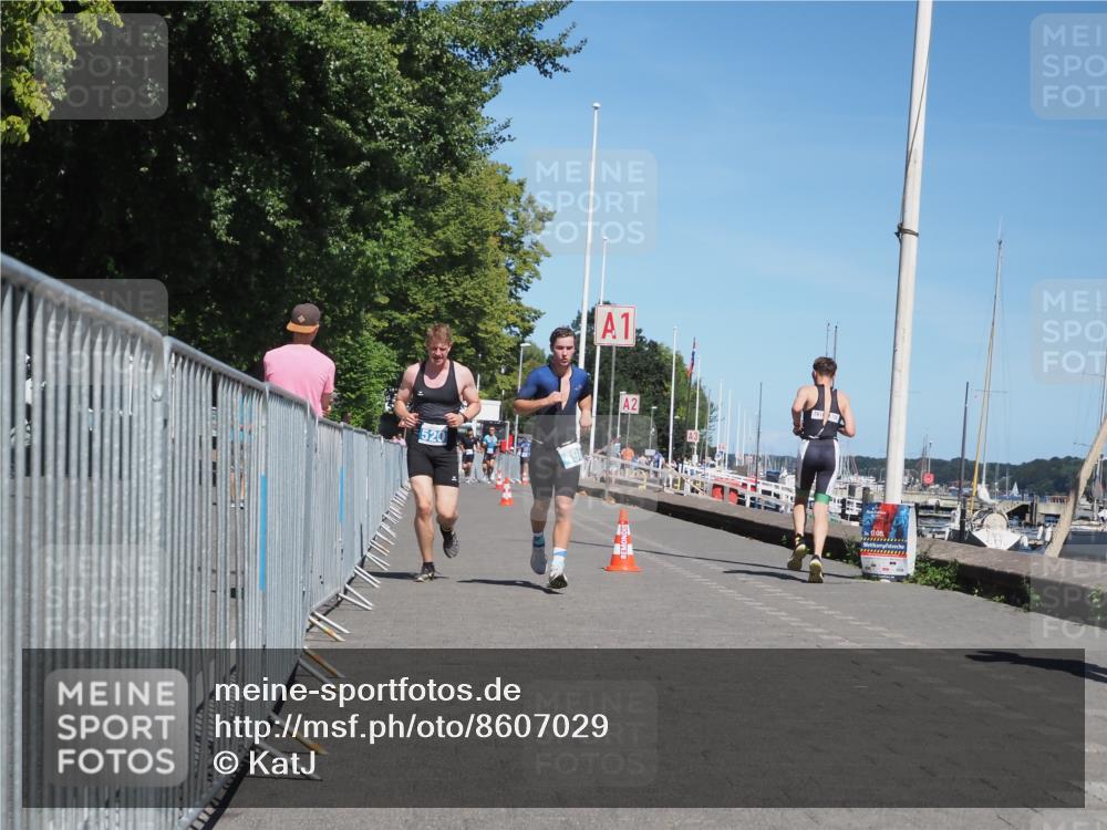 17.08.2025 - KN Förde Triathlon 2025 KatJ http://msf.ph/oto/8607029 17.08.2025 13:51:19 Laufen 498, 520 meine-sportfotos.de