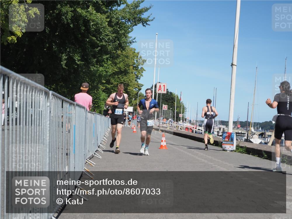 17.08.2025 - KN Förde Triathlon 2025 KatJ http://msf.ph/oto/8607033 17.08.2025 13:51:19 Laufen 498, 520 meine-sportfotos.de