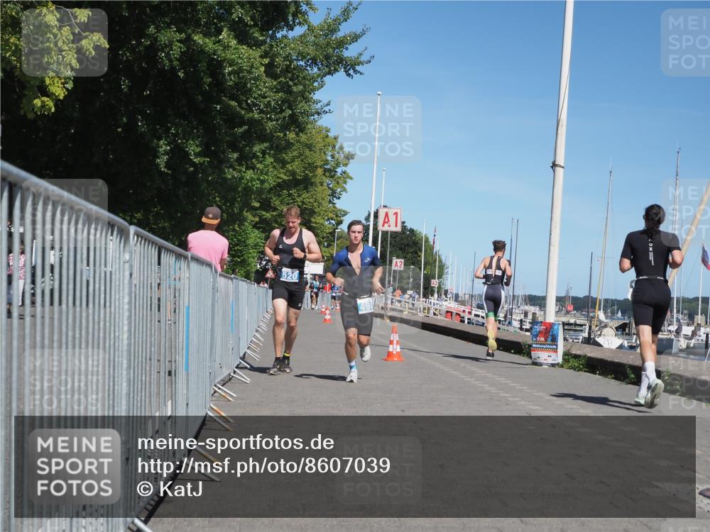 17.08.2025 - KN Förde Triathlon 2025 KatJ http://msf.ph/oto/8607039 17.08.2025 13:51:19 Laufen 498, 520 meine-sportfotos.de