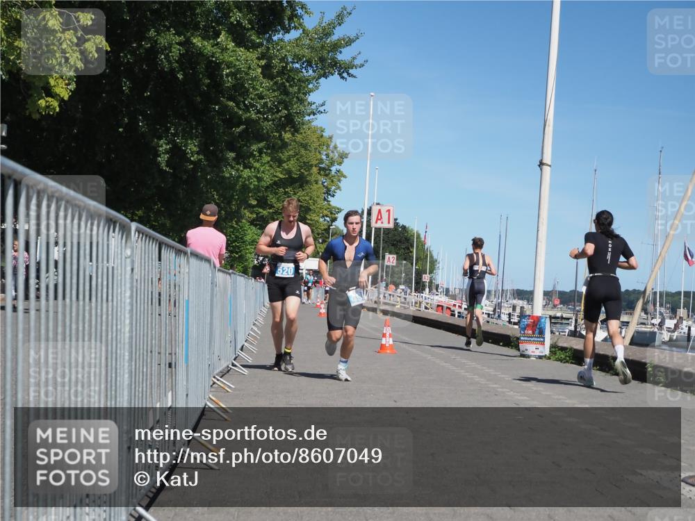 17.08.2025 - KN Förde Triathlon 2025 KatJ http://msf.ph/oto/8607049 17.08.2025 13:51:19 Laufen 498, 520 meine-sportfotos.de