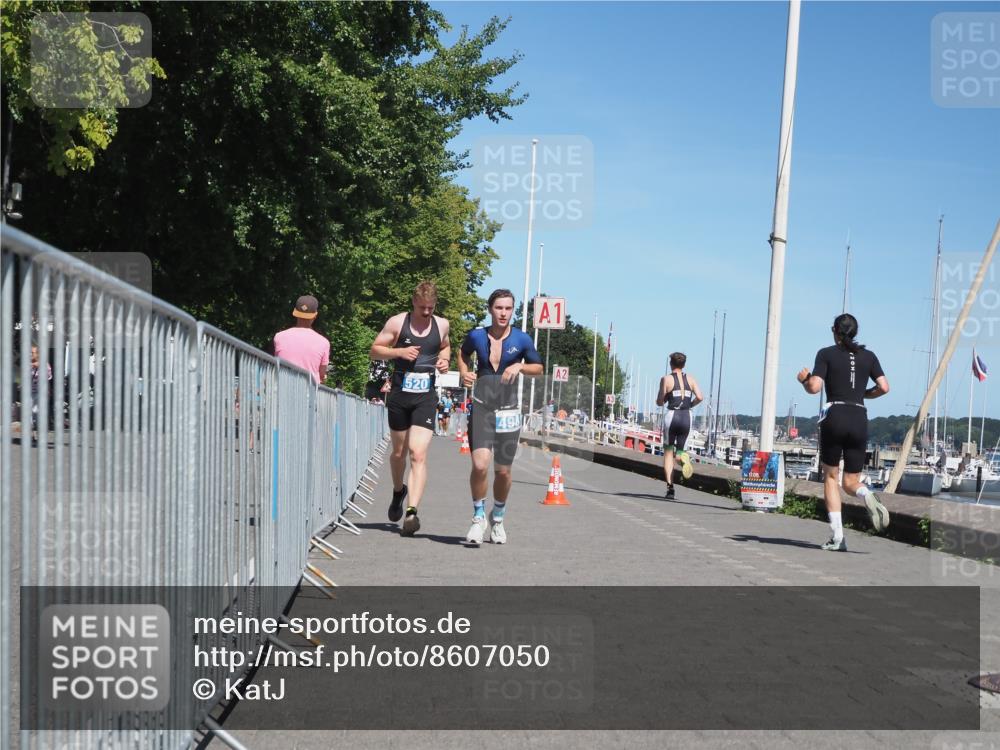 17.08.2025 - KN Förde Triathlon 2025 KatJ http://msf.ph/oto/8607050 17.08.2025 13:51:20 Laufen 498, 520 meine-sportfotos.de