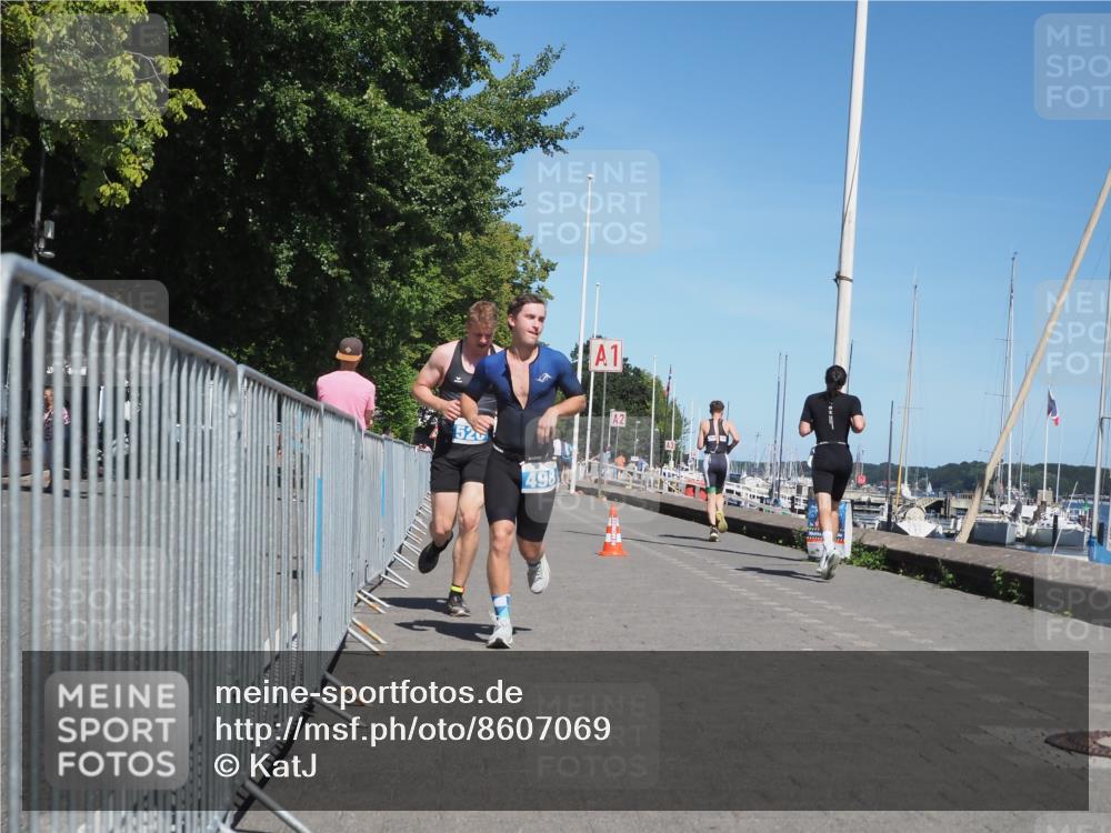17.08.2025 - KN Förde Triathlon 2025 KatJ http://msf.ph/oto/8607069 17.08.2025 13:51:20 Laufen 498, 520 meine-sportfotos.de