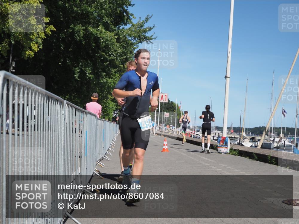 17.08.2025 - KN Förde Triathlon 2025 KatJ http://msf.ph/oto/8607084 17.08.2025 13:51:21 Laufen 498, 520 meine-sportfotos.de