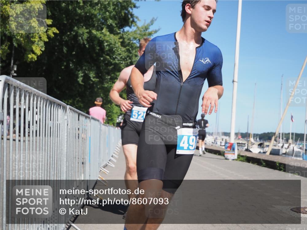 17.08.2025 - KN Förde Triathlon 2025 KatJ http://msf.ph/oto/8607093 17.08.2025 13:51:22 Laufen 498, 520 meine-sportfotos.de